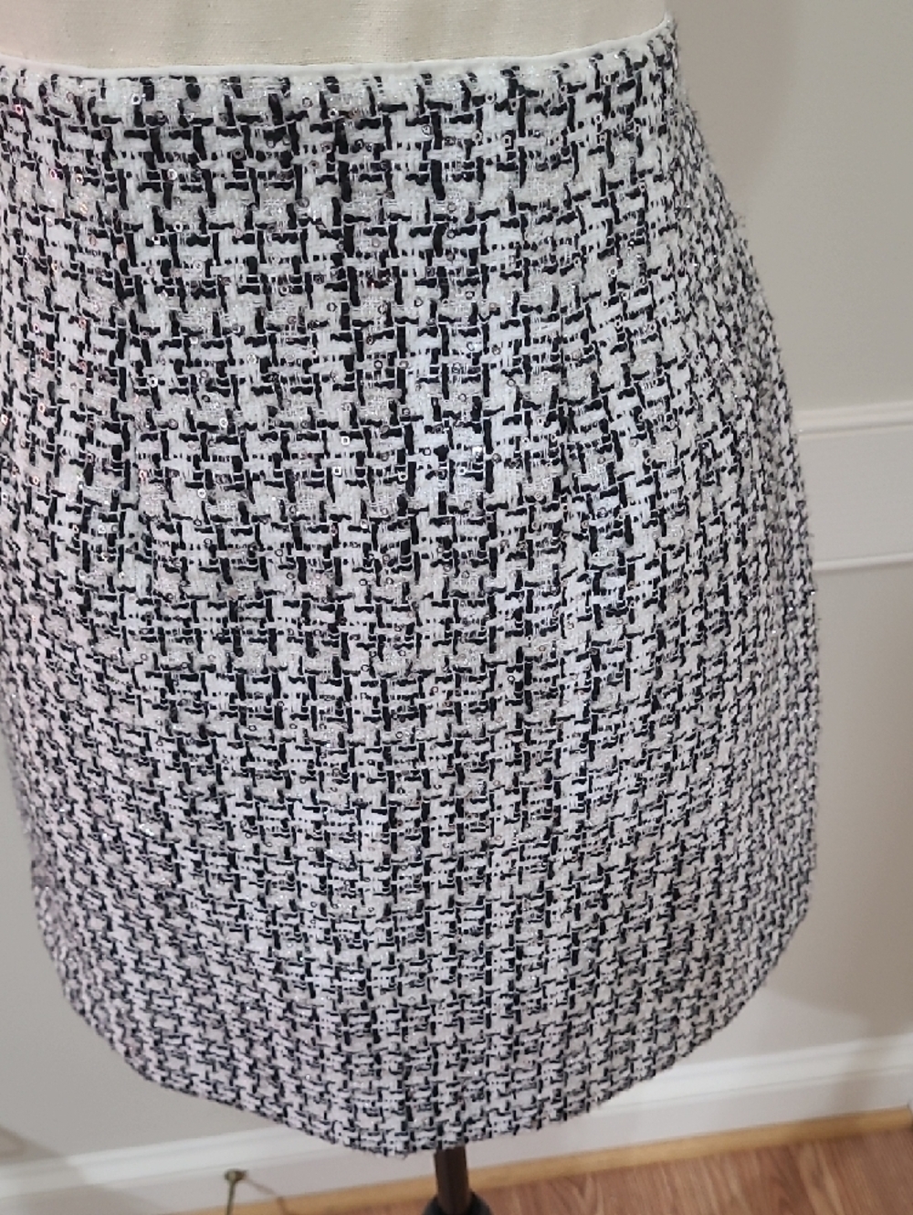 Loft Classic Black & White Tweed Sequin Pencil Skirt - Picture 5 of 6